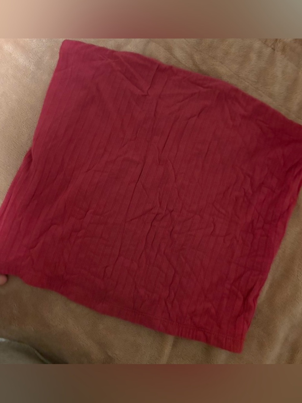 Size
Small ribbed red cropped tube top from American Eagle